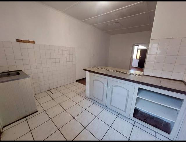 2 BEDROOM PROPERTY TO RENT IN LAWRENCE ROCKS